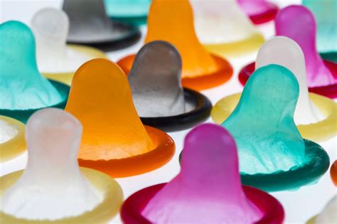 Blowjob ohne Kondom gegen Aufpreis Erotik Massage Peer